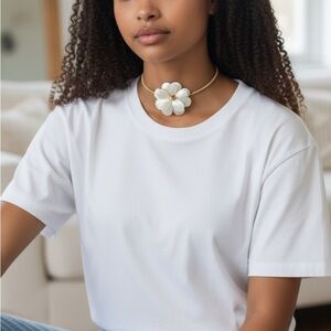 Mother of Pearl Flower Necklace Gold Tone Magnetic Closure